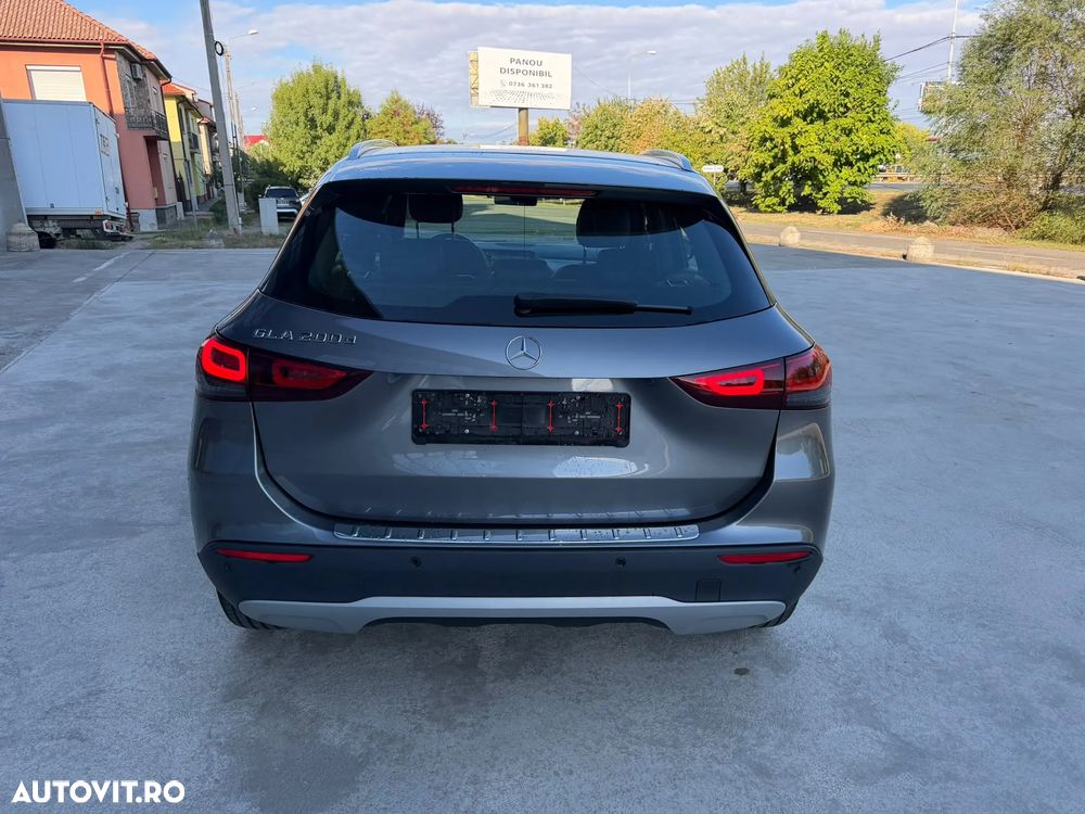 Mercedes-Benz GLA - 16