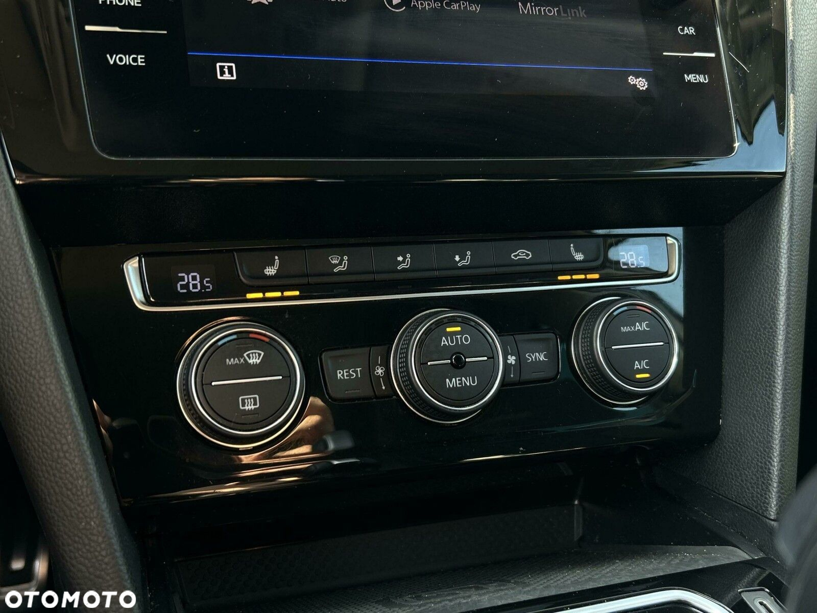 Volkswagen Passat - 25