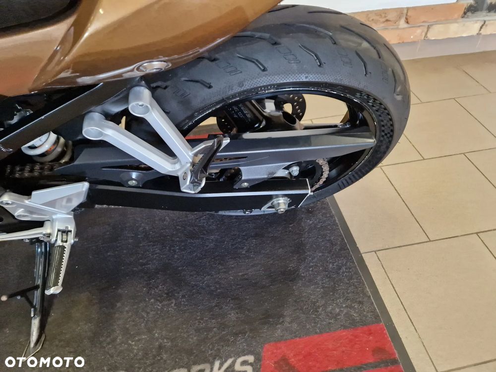 Suzuki SV - 12