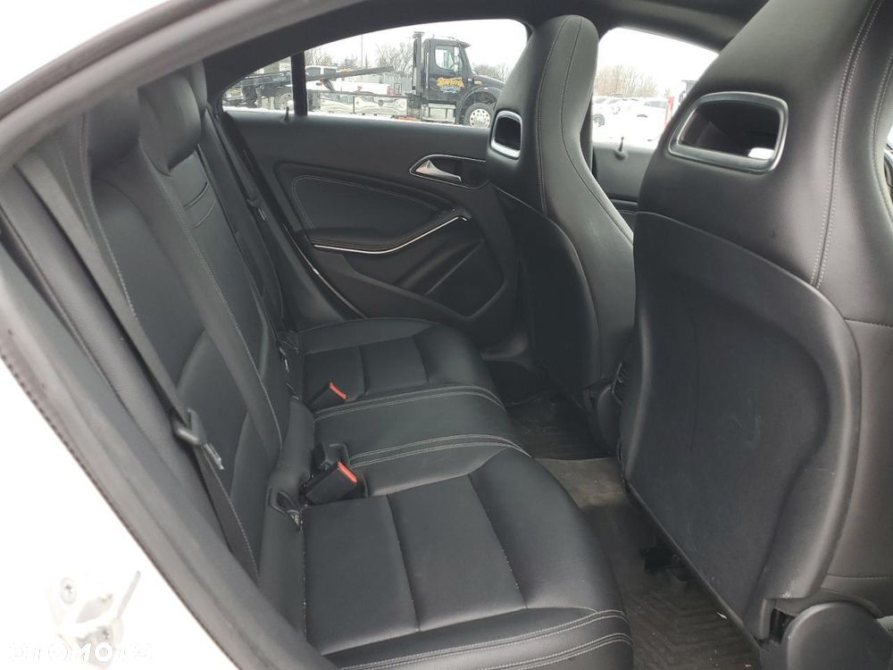 Mercedes-Benz CLA 250 4Matic 7G-DCT AMG Line - 9