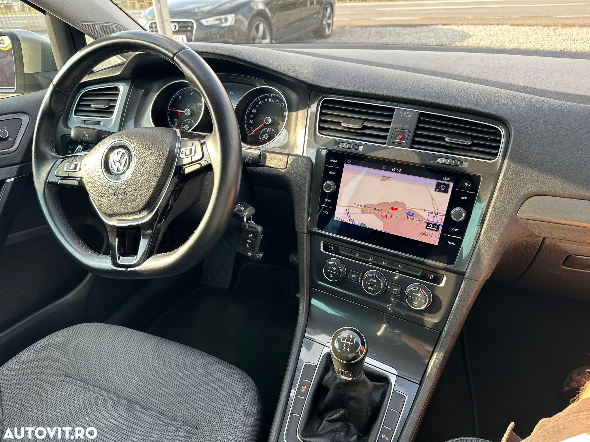 Volkswagen Golf 1.6 TDI Comfortline - 8