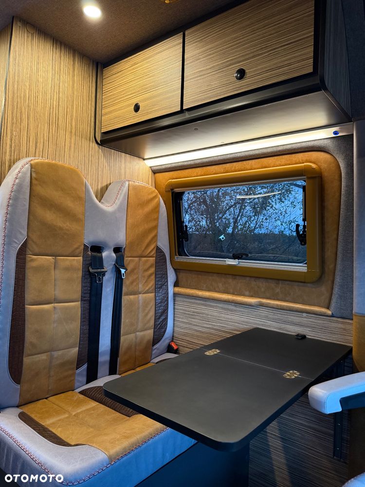 Mercedes-Benz Sprinter - 24