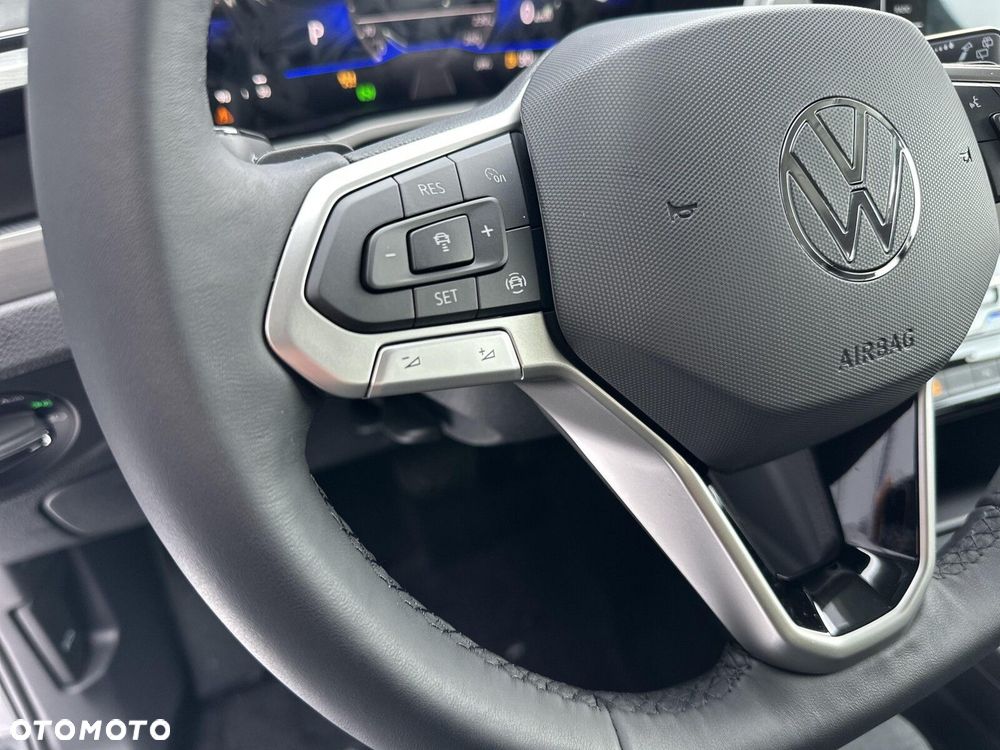 Volkswagen Touran - 26