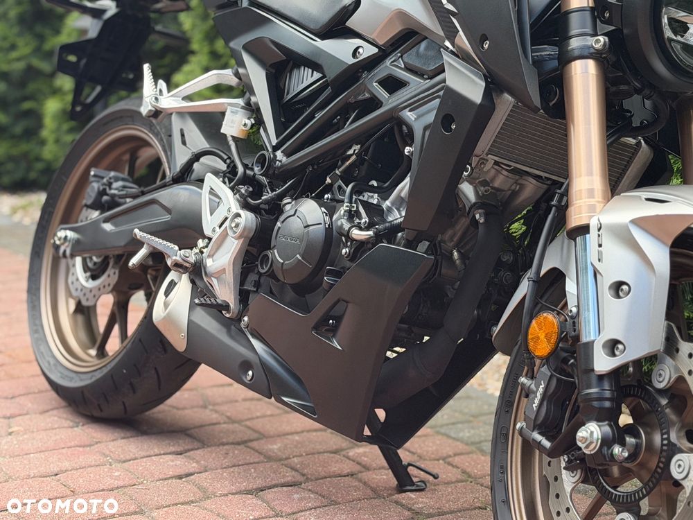 Honda CB - 12
