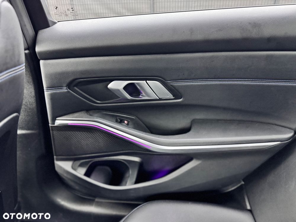 BMW Seria 3 318d M Sport Shadow - 19