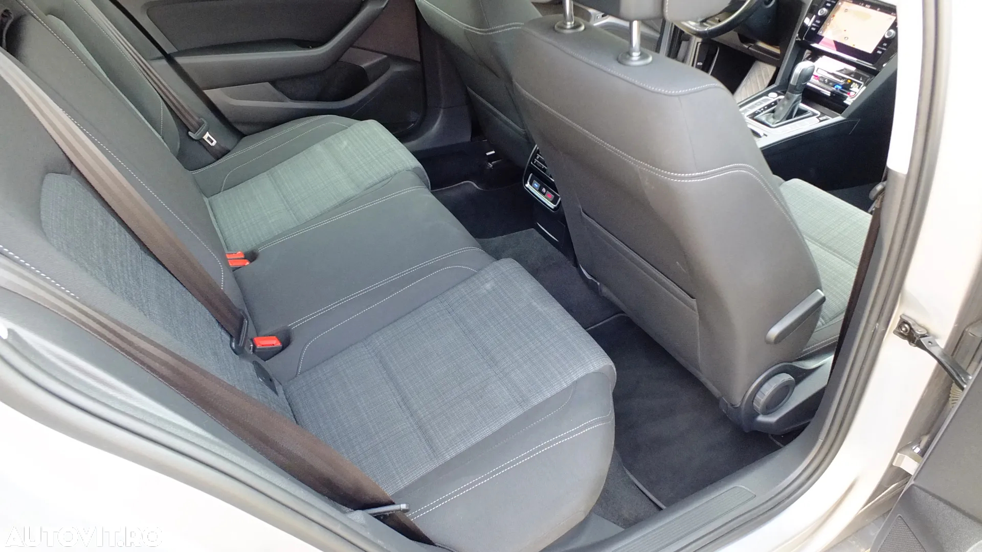 Volkswagen Passat Variant 2.0 TDI DSG Comfortline - 28