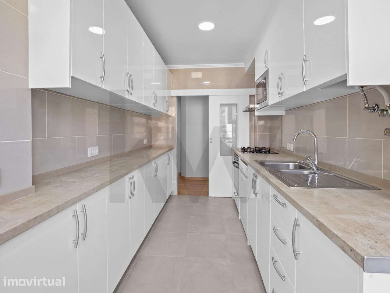 Apartamento T2 Renovado em Carcavelos - Zona sossegada, a 8 min da Pra - Grande imagem: 3/17