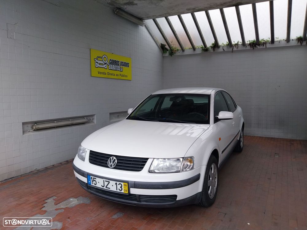 VW Passat 1.9 TDi Confortline - 1