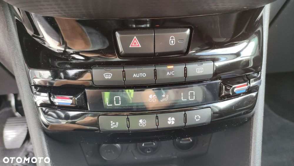 Peugeot 2008 - 32