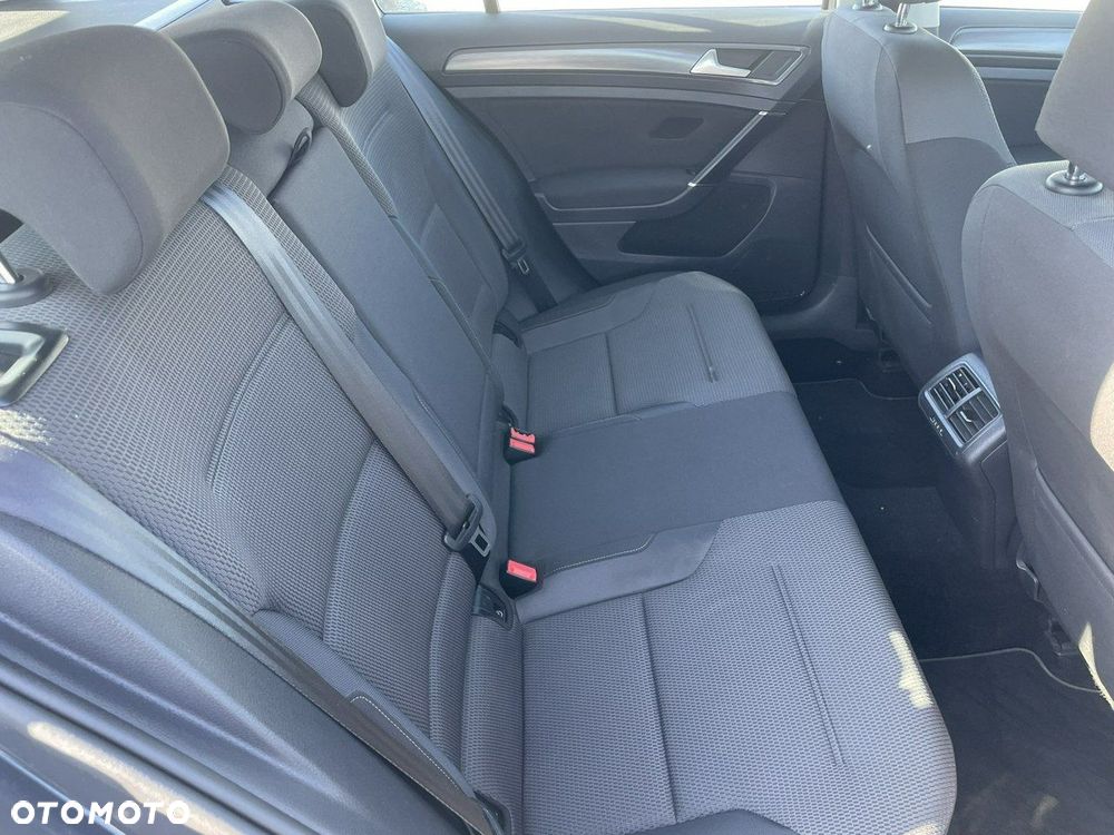 Volkswagen Golf - 26