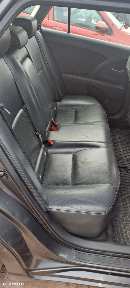 Toyota Avensis 1.8 Comfort - 11