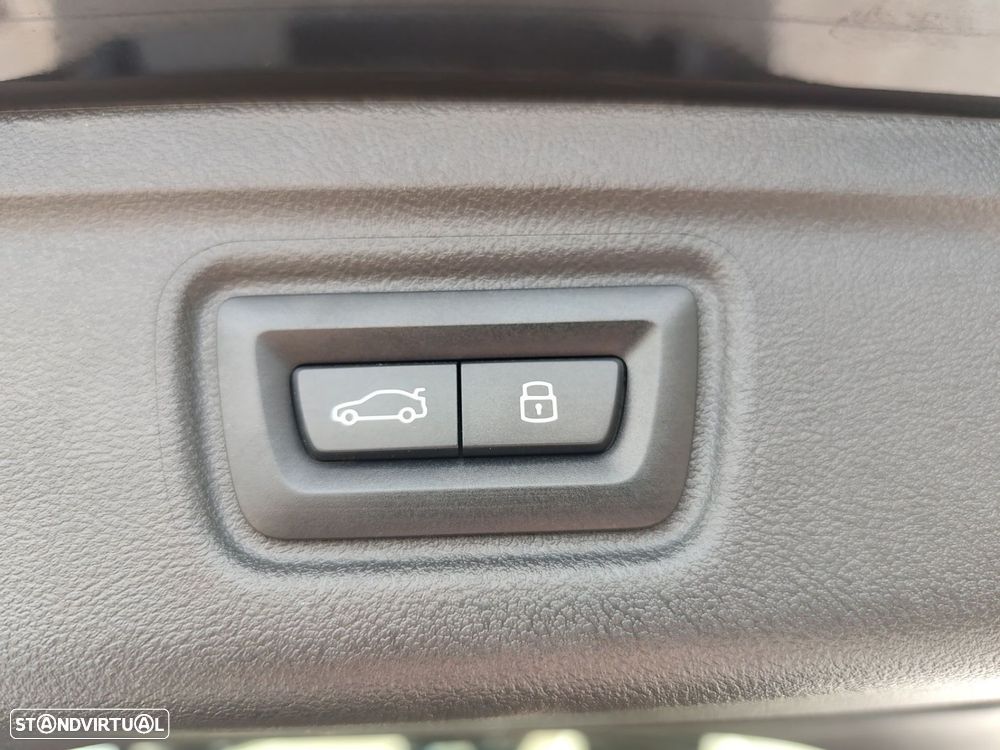 BMW 320 d Pack Desportivo M Auto - 29
