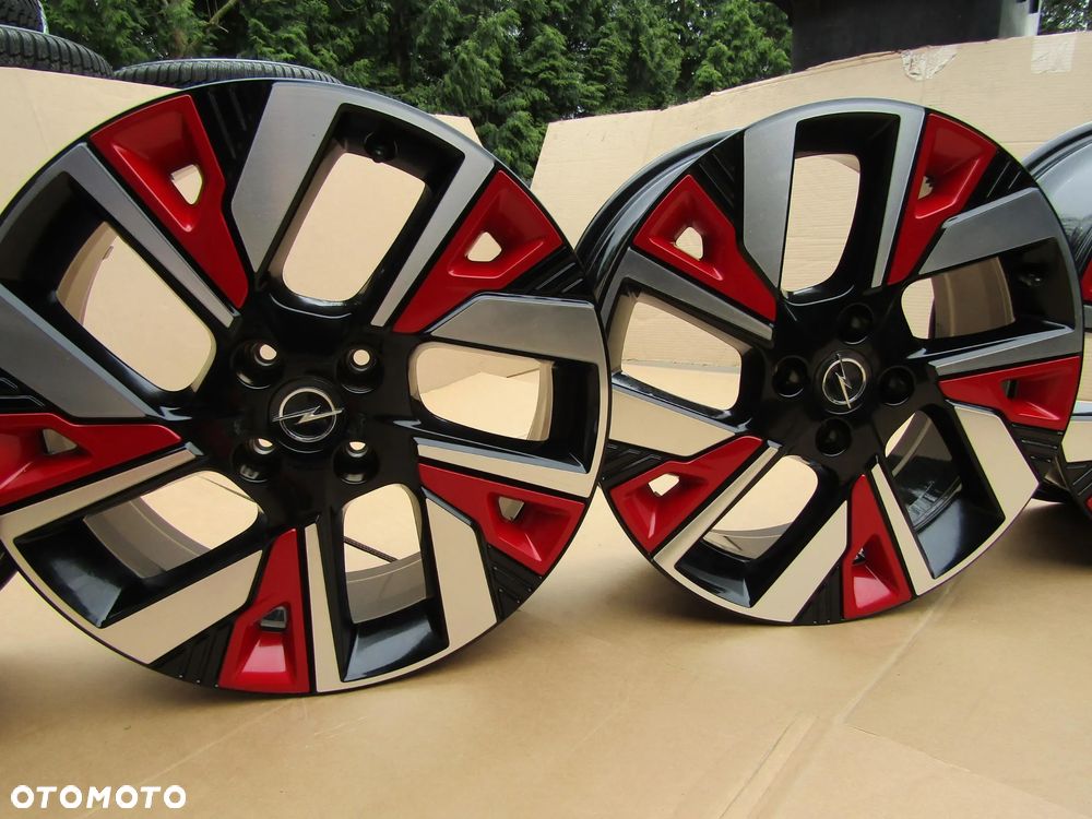 4x Felgi Aluminiowe 18 Opel Mokka II B Corsa F Peugeot 2008 II 2008 5008 Citroen DS3 DS4 C4 Cactus C3 II III 7 j 4x108 ET35 - 30