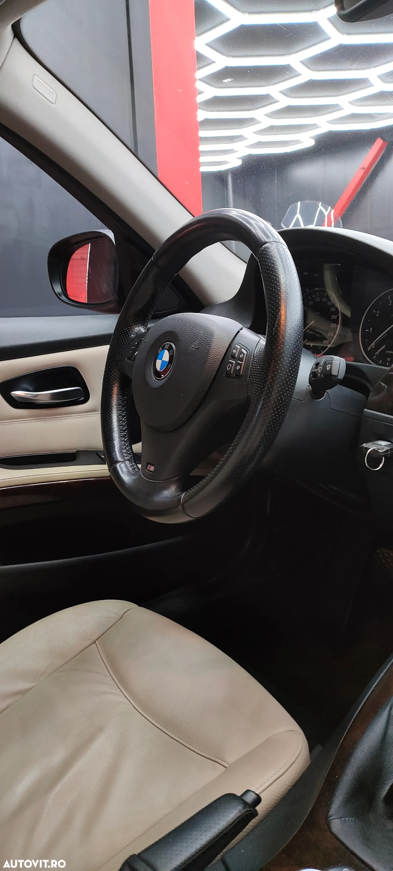 BMW Seria 3 320i - 5