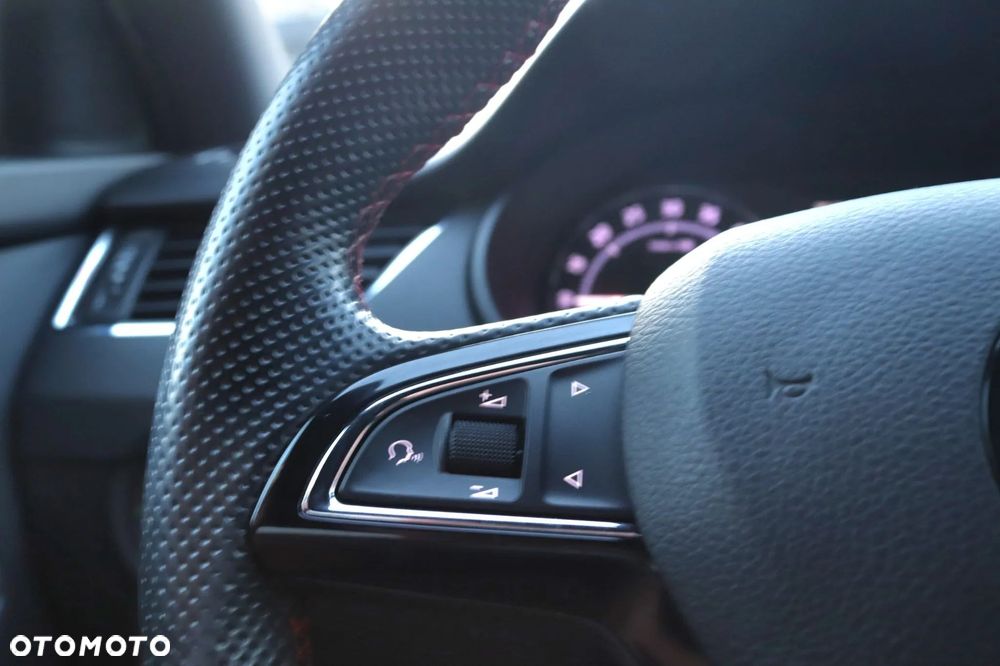 Skoda Octavia 2.0 TDI RS Challenge DSG - 25