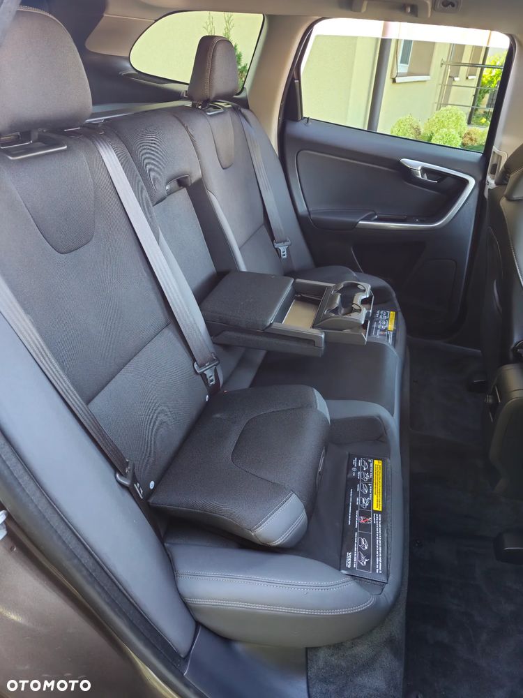 Volvo XC 60 D4 Drive-E Momentum - 28