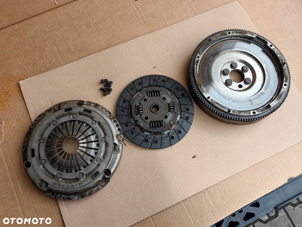 Sprzęgło kompletne sztywne VW AUDI SEAT SKODA 1.4 TFSI 122KM 03C141025G - 1