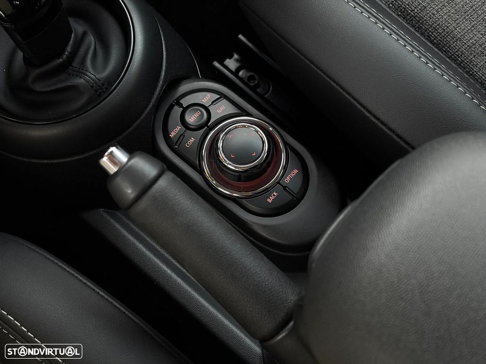 MINI 5 Portas Cooper Aut. Essential - 39