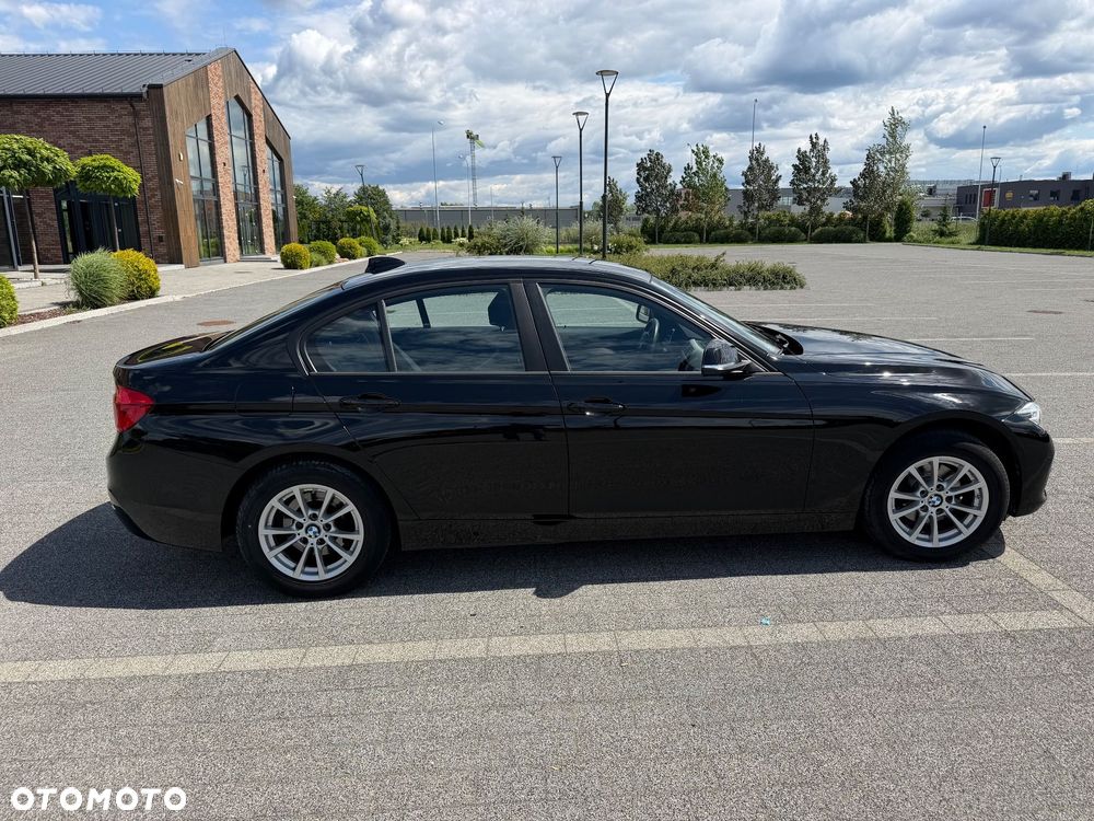 BMW Seria 3 318i - 4