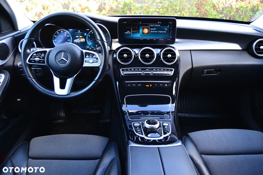 Mercedes-Benz Klasa C 180 9G-TRONIC AMG Line - 21