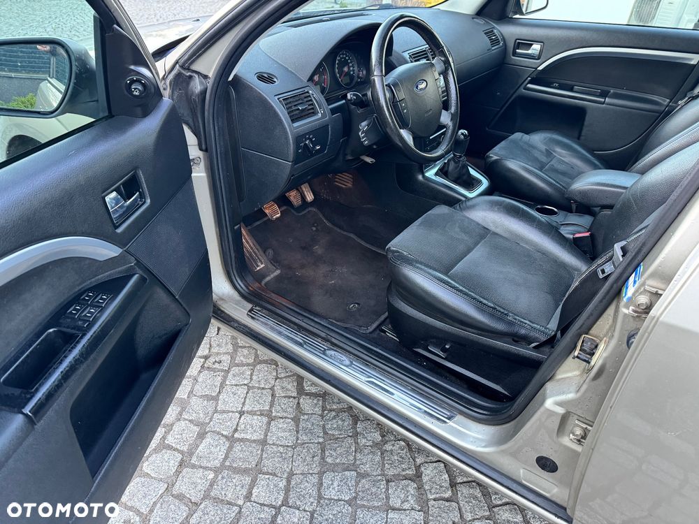 Ford Mondeo - 26