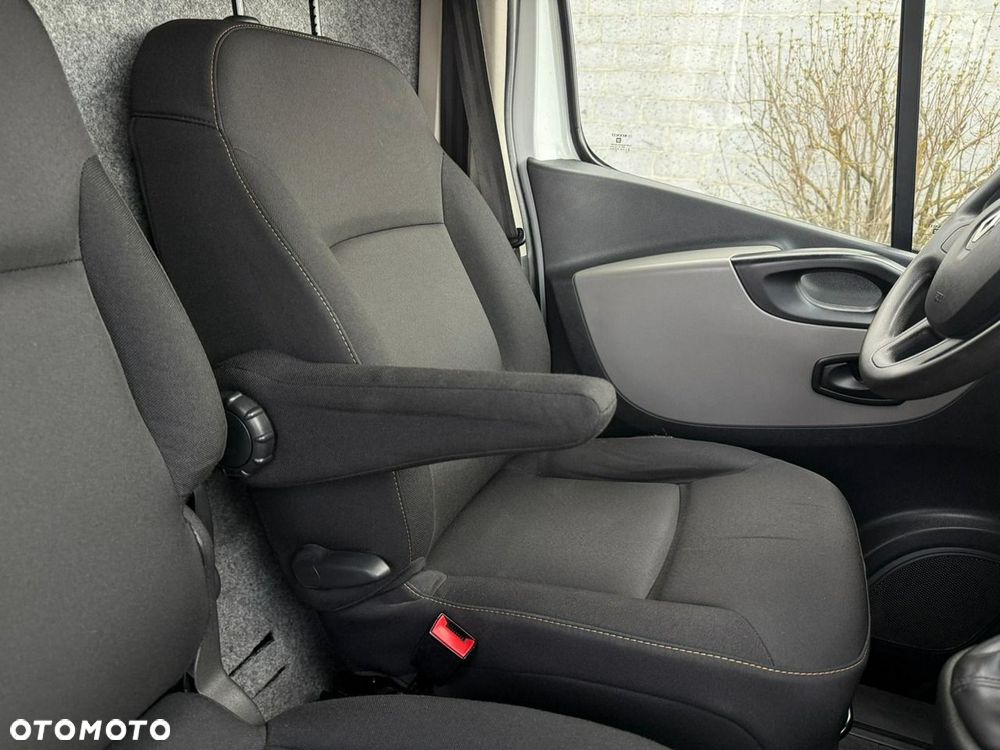 Renault Trafic - 12