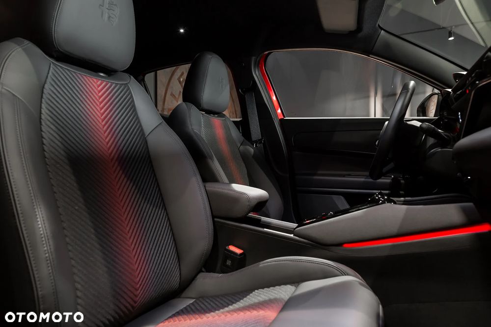 Alfa Romeo Junior ver-1-2-mhev-ibrida-speciale-edct - 9