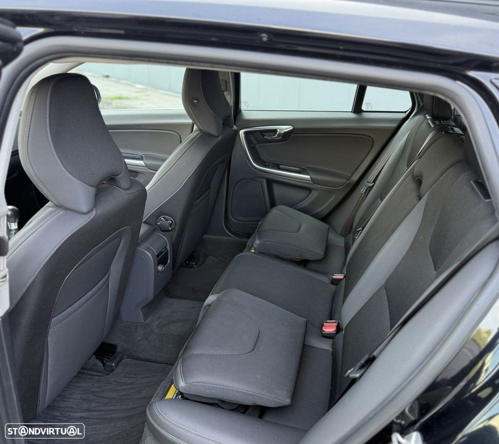 Volvo V60 1.6 D2 Drive Momentum Start/Stop - 6