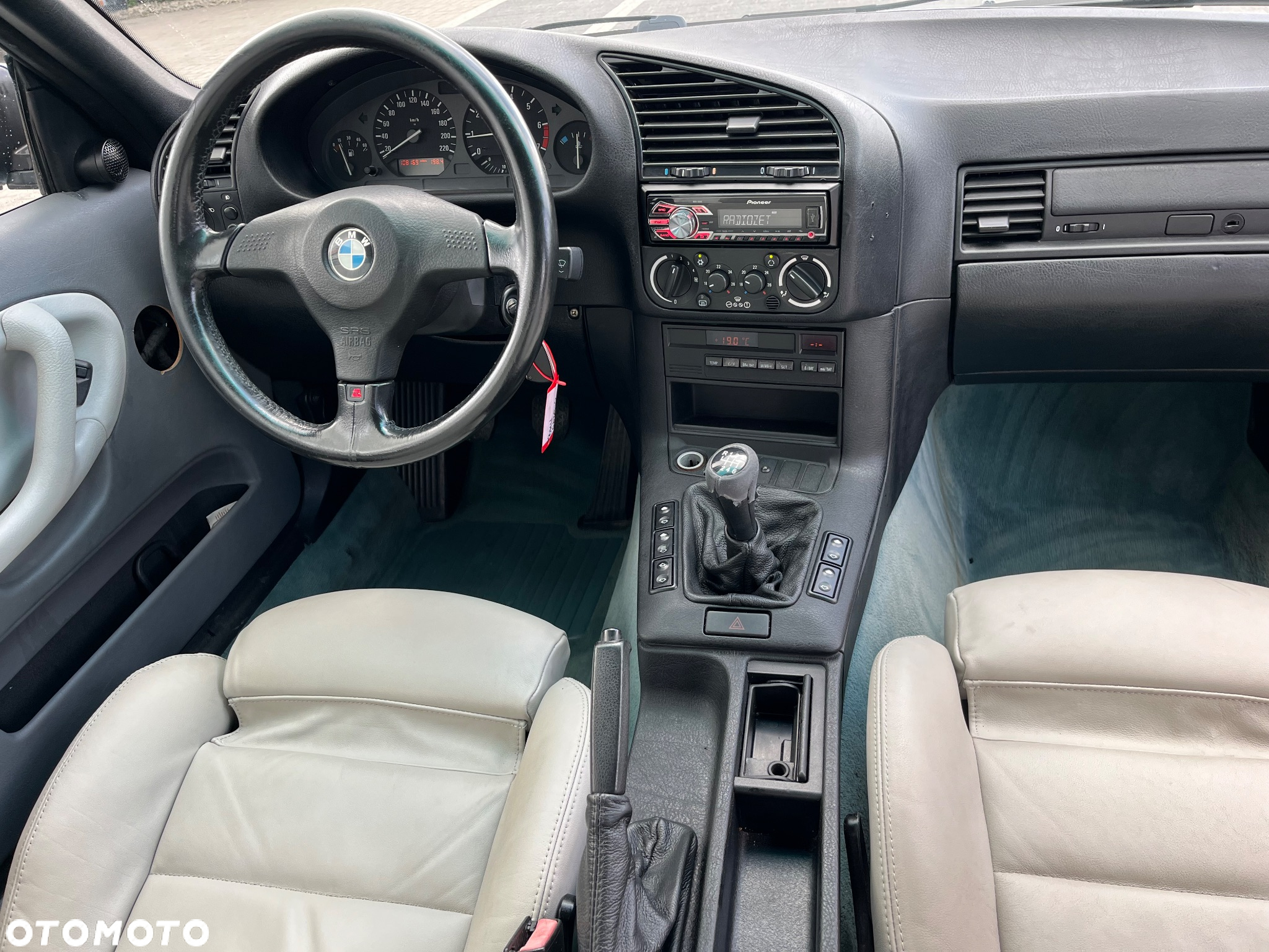 BMW Seria 3 318i Cabriolet - 25