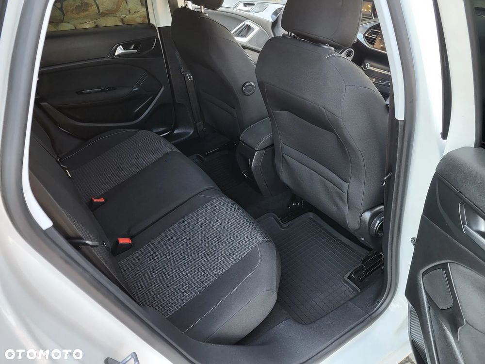 Peugeot 308 BlueHDi 130 Black Edition - 21