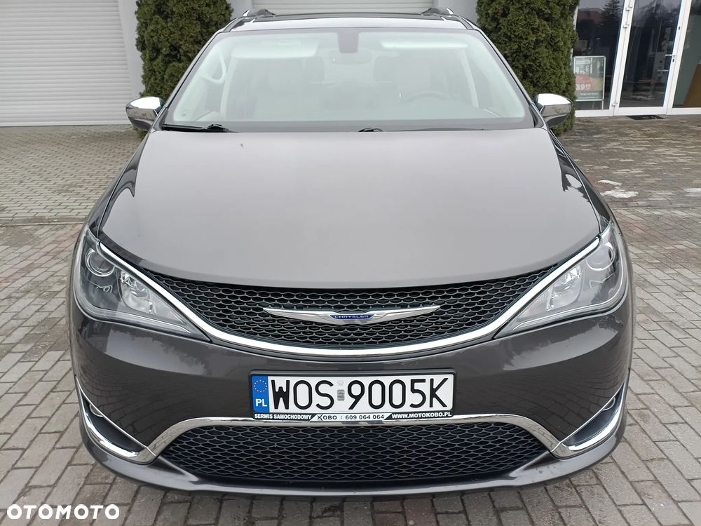 Chrysler Pacifica - 2