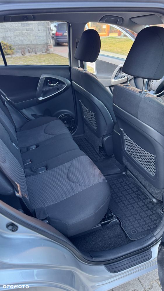 Toyota RAV4 - 11