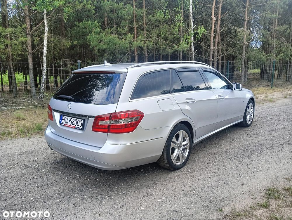 Mercedes-Benz Klasa E 200 BlueEFFICIENCY 7G-TRONIC Elegance - 3