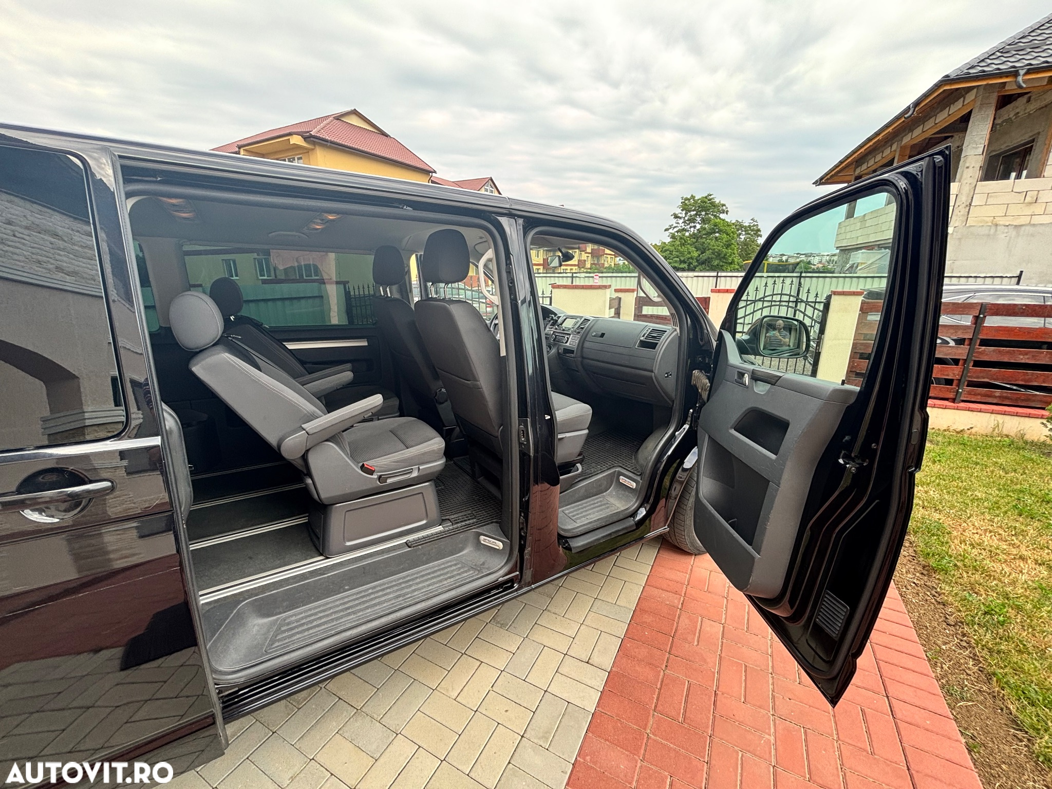 Volkswagen Multivan - 12