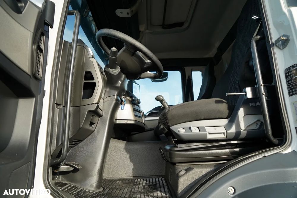 MAN TGS 33.360 / 6x4 / BASCULĂ SPATE 5.8 M + HIAB XS 122 HGV / RADIOCOMANDĂ / HGV ÎN SPATELE CABINEI / EURO 5 / MANUALĂ - 26