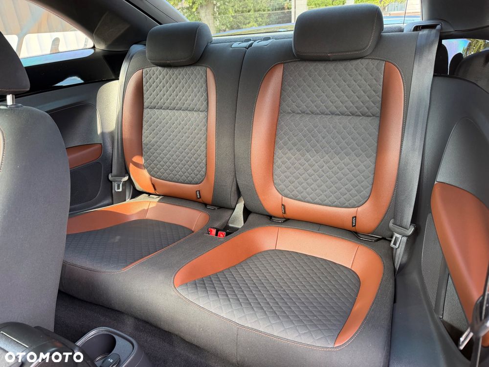 Volkswagen New Beetle - 25