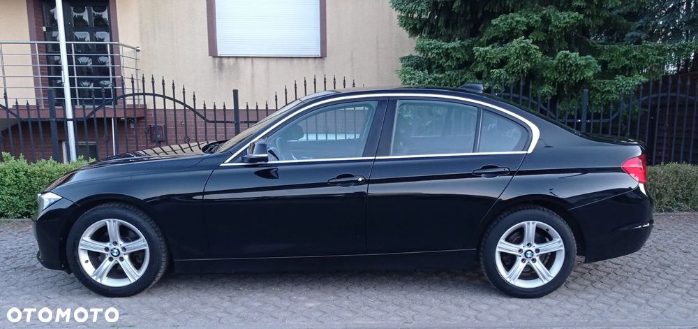BMW Seria 3 318d DPF Edition Sport - 25