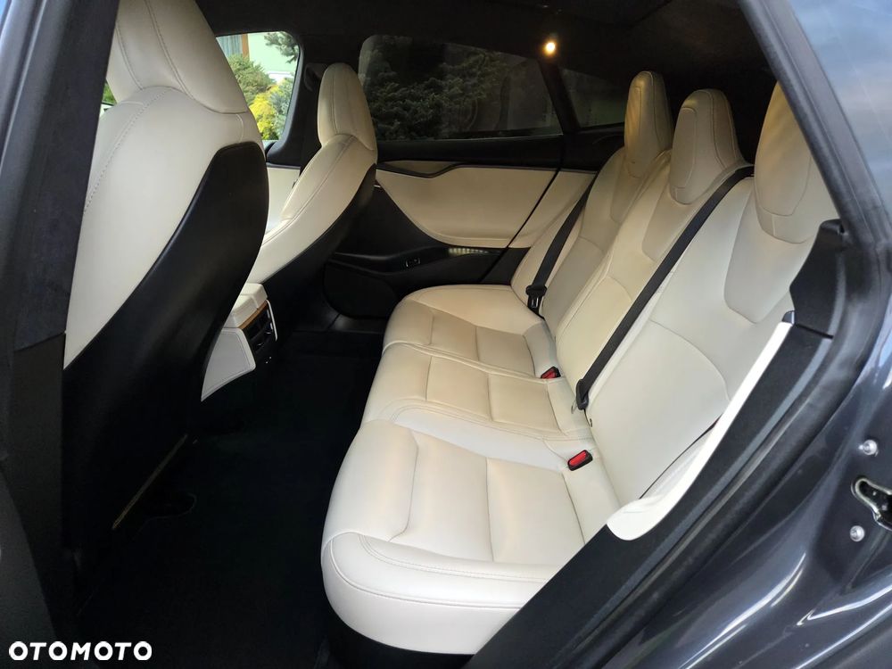 Tesla Model S - 25