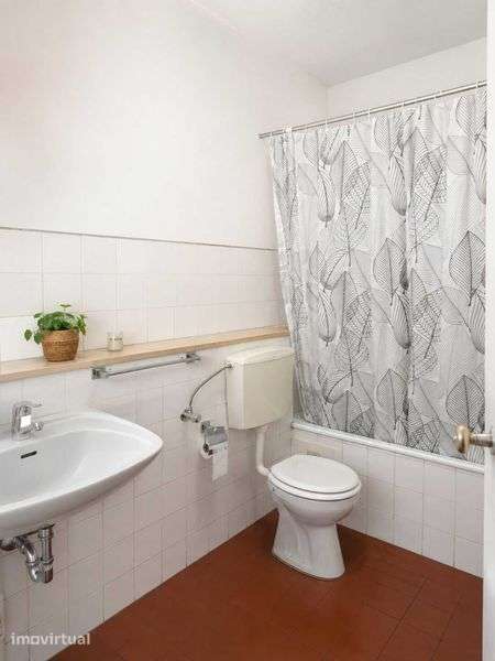 Apartamento T1 à Venda em Massamá — Excelente Localização - Grande imagem: 3/5