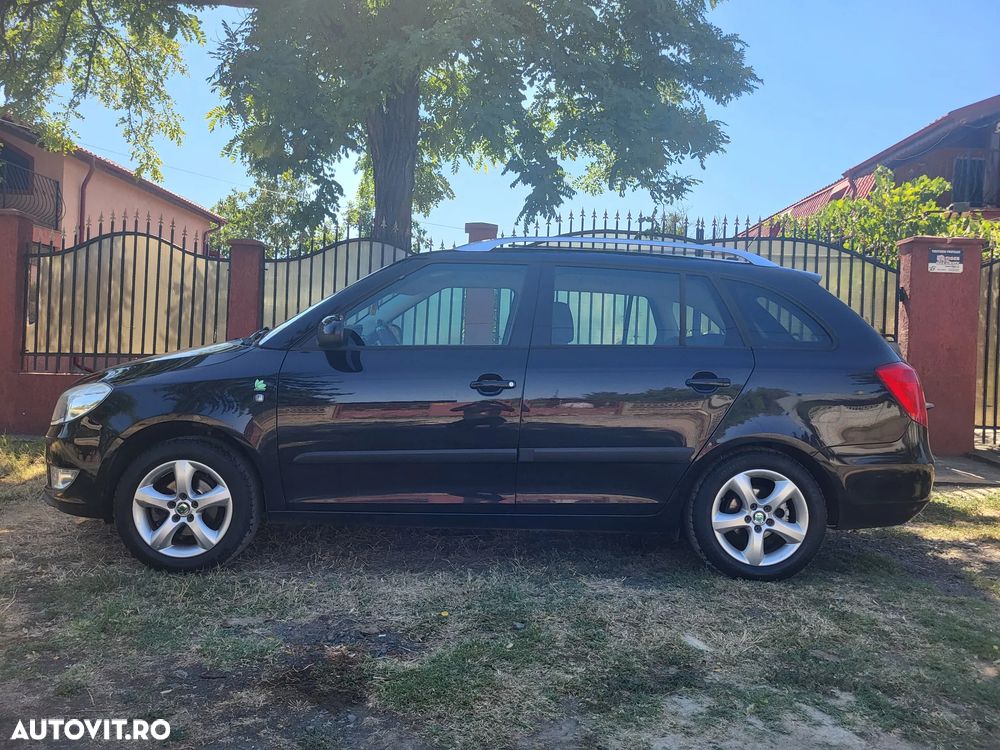 Skoda Fabia 2012 photo 3