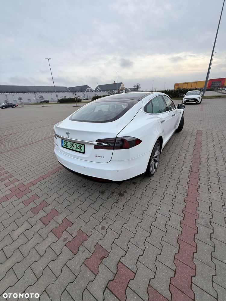 Tesla Model S - 8