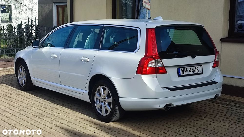 Volvo V70 D5 AWD Kinetic - 9