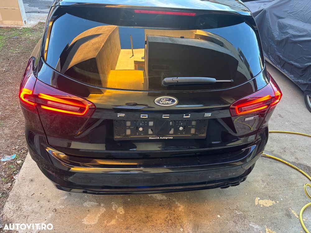 Ford Focus 1.0 EcoBoost 6MT MHEV ST-Line X - 13