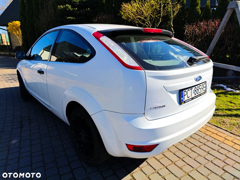 Ford Focus 1.4 16V Style+ - 28