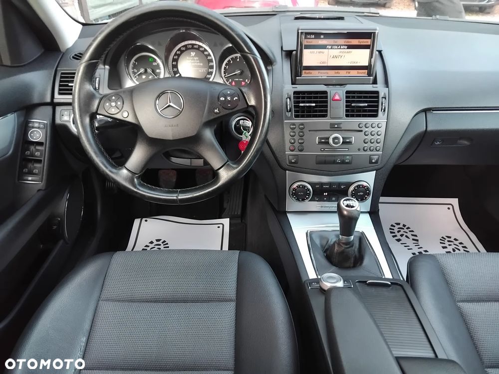 Mercedes-Benz Klasa C 200 CGI BlueEFFICIENCY Avantgarde - 30