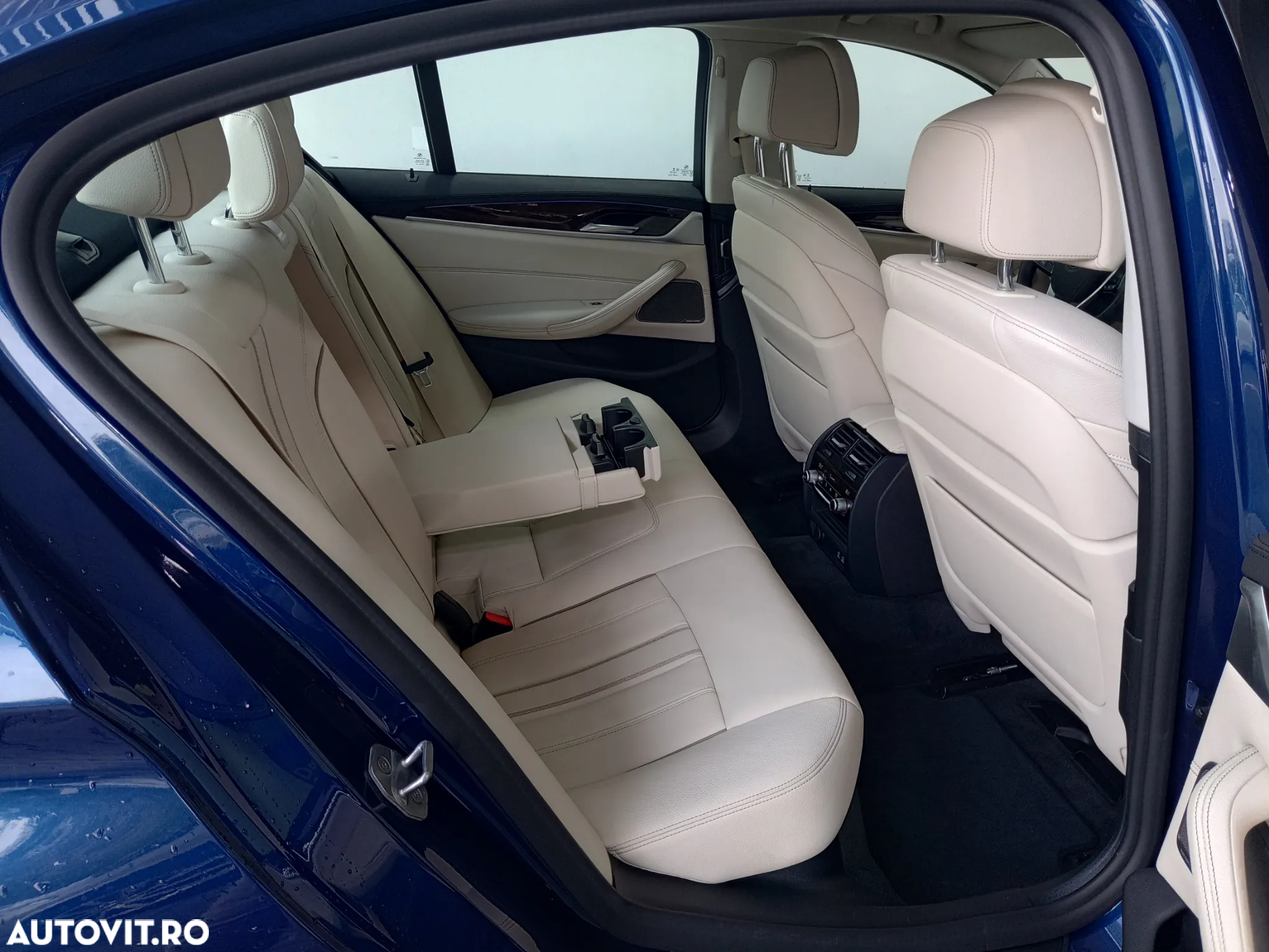 BMW Seria 5 520i Aut. Luxury Line - 30