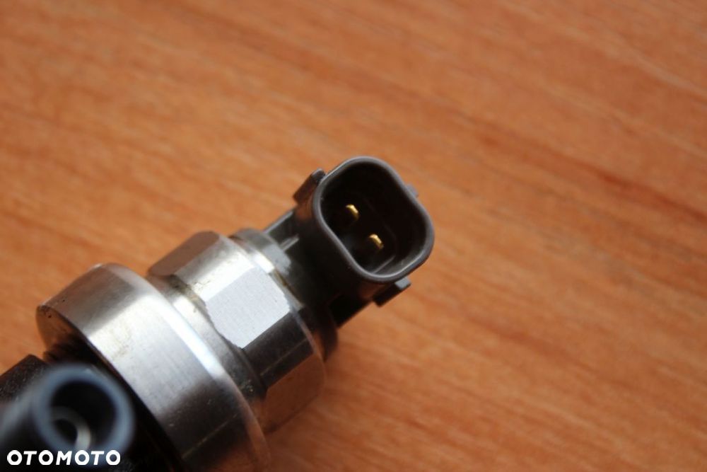 WTRYSKIWACZ WTRYSKIWACZE OPEL MOKKA MERIVA B ASTRA J 1.7 DTS DENSO 55567729 - 6