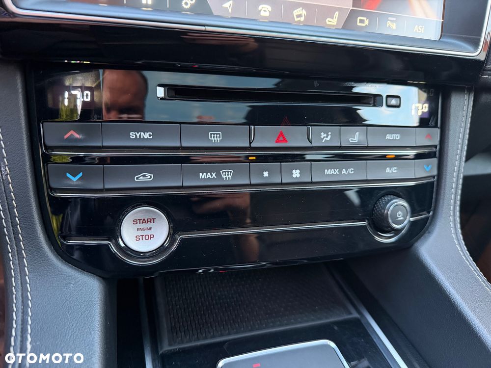 Jaguar F-Pace 20d AWD R-Sport - 23