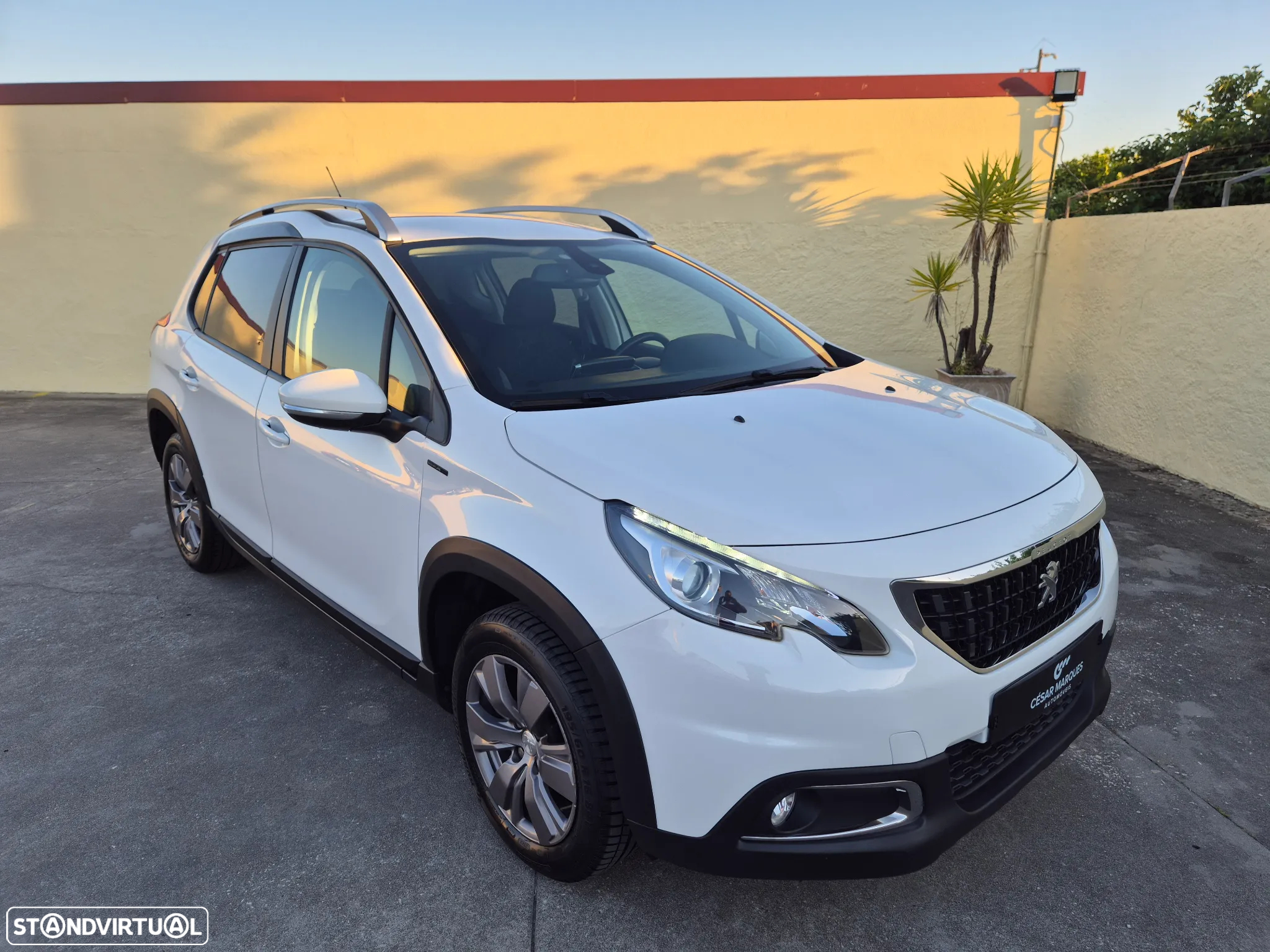 Peugeot 2008 1.2 PureTech Style - 9