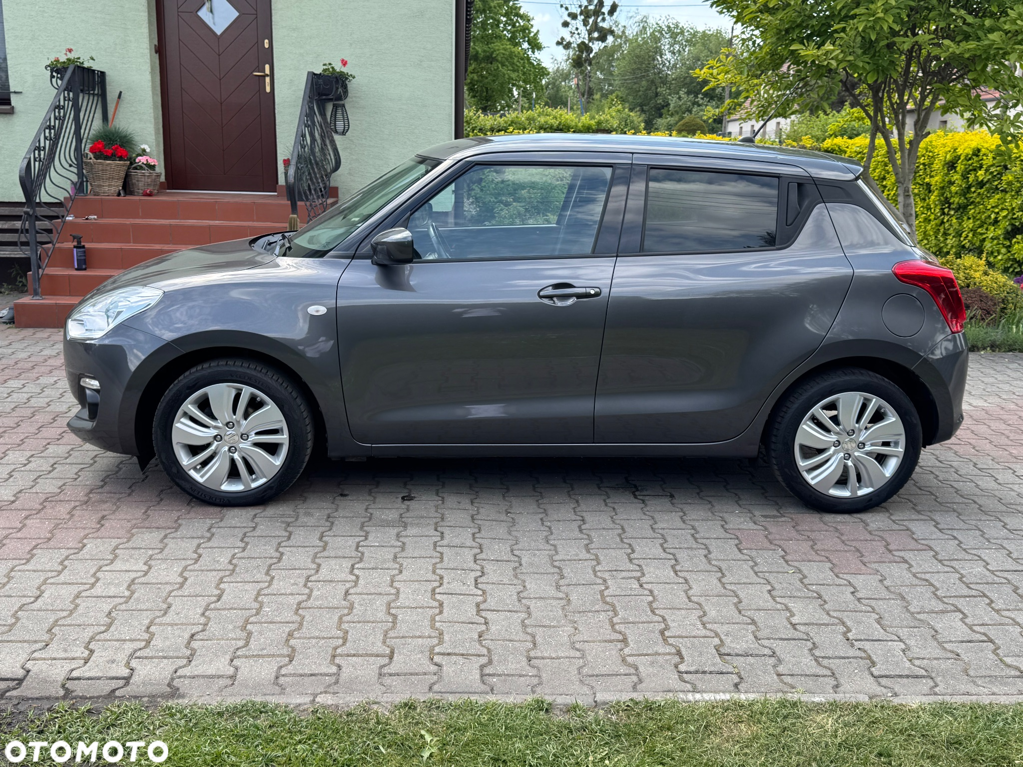 Suzuki Swift 1.2 Premium - 2